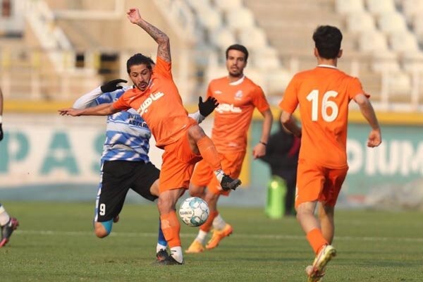  در روز توقف صدرنشین، سایپا و خیبر پیروز شدند