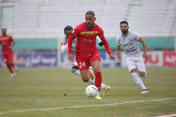 کنایه اشکان دژاگه به پرسپولیسیها کل فوتبال ایران باید عوض شود