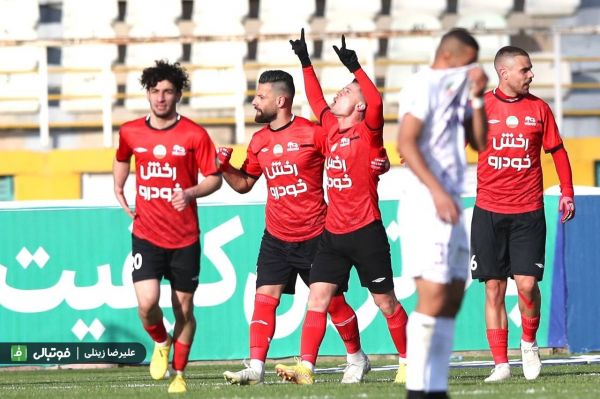 گوستاوو طلسم خارجیهای تراکتور را شکست