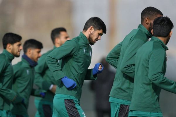  شکایت استقلال و هافبک ازبکستانی از یکدیگر  آمانوف ایران را ترک کرد