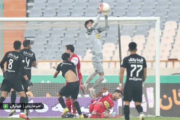  دلیل تاخیر در شروع بازی پرسپولیس و هوادار چه بود