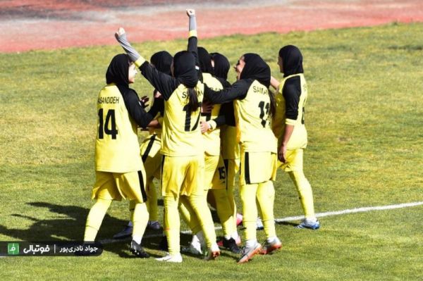 پایان لیگ فوتبال بانوان با قهرمانی بم و خداحافظی کاپیتان ملوان