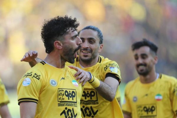  اشاره گزارشگر بازی سپاهان به خبر فوتبالی؛ احتمال مصاف سپاهان با رم