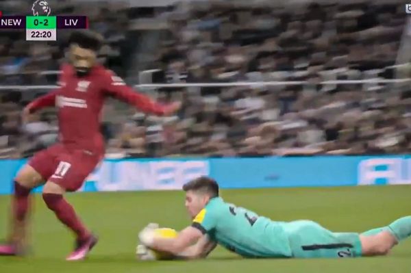 عکس؛ حرکت و عجیب و غریب دروازهبان نیوکاسل که موجب اخراجش شد