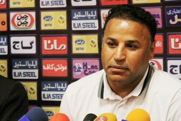 فریسات نیم ساعت قبل از شروع بازی با مس کرمان بازیکنان را جمع کردیم