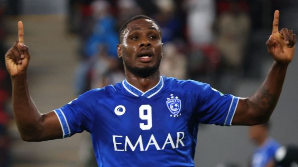 خط آتش الهلال با ستارههای سابق یونایتد، اتلتیکو و پورتو مقابل فولاد