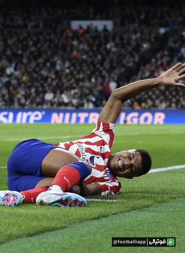  عکس نوشت  با اعلام باشگاه اتلتیکو مادرید، در جریان دیدار امشب این تیم مقابل رئال مادريد، رینیلدو مدافع این تیم دچار پارگی رباط صلیبی شد و فصل را از دست داد