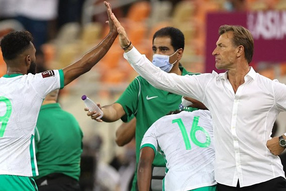 ادعای رسانه عربستانی خمز جانشین رنار در تیم ملی ایران شد