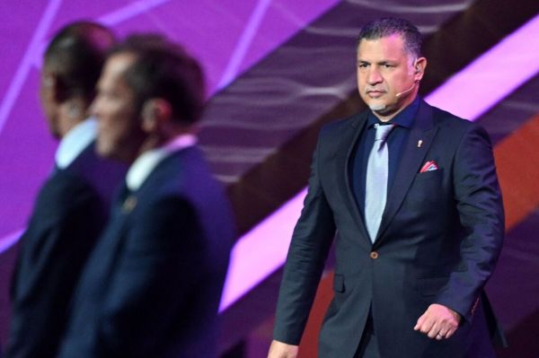 تیپ علی دایی در مراسم بهترینهای فیفا اسطوره فوتبال ایران چه جایزهای را اهدا کرد