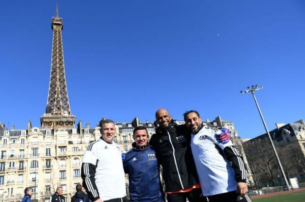 علی دایی زیر برج ایفل پا به توپ شد شهریار در کنار دلپیرو، کیهیل و سامی جابر