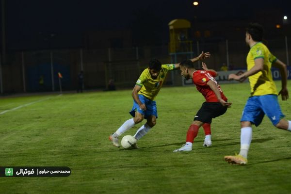  گزارش تصویری اختصاصی  دیدار تیمهای صنعت نفت آبادان و تراکتور