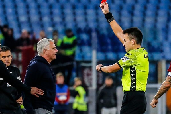  واکنش مورینیو به سومین کارت قرمز فصلش