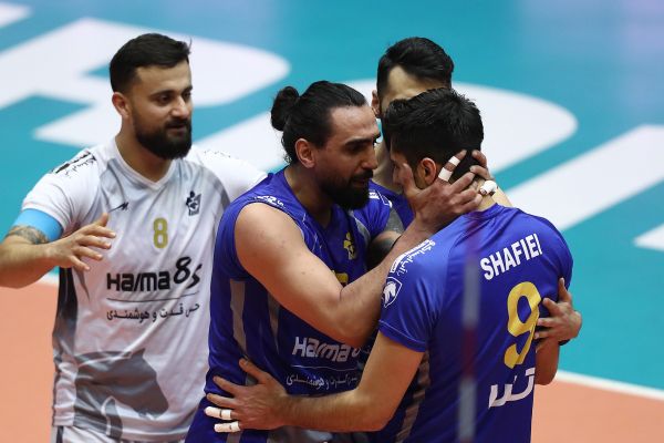 حمله بازیکن ملی پوش به هواداران تیم رقیب در نیمه نهایی لیگ برتر والیبال