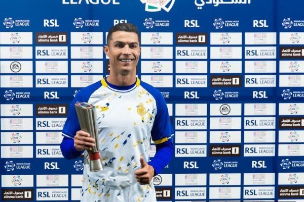  رونالدو و دریافت اولین جایزه خود در لیگ عربستان