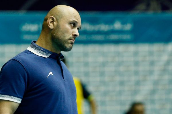 واکنش سنگدوینی به اسکان بازیکنان پاس در مسافرخانه