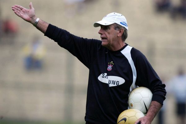  نوستالژی  ادمار براگا سرمربی موقت برزیلی تیم ملی ایران در سال ۱۳۷۹