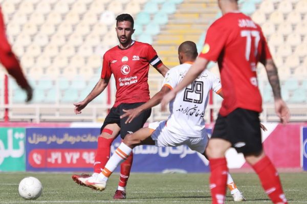 پیام ادینیو به هادی محمدی سرت را بالا بگیر مرد