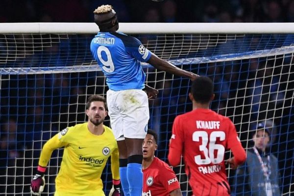  صعود ناپولی به مرحله یک چهارم با تحقیر اینتراخت آلمانی  روح مارادونا در ناپل