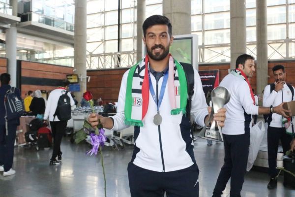 شیرمحمدی در گفت و گو با فوتبالی به مردم قول میدهیم که بهترین نتایج را در جام جهانی کسب کنیم