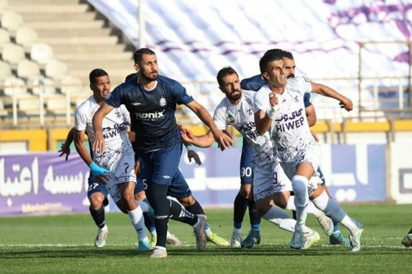 ملوان یک - هوادار دو نوبرانه سال نوی تیم ساکت، در انزلی بی هواداران، با هواداران را بردند