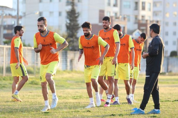  گزارش تصویری  تمرین گل گهر 10 فروردین