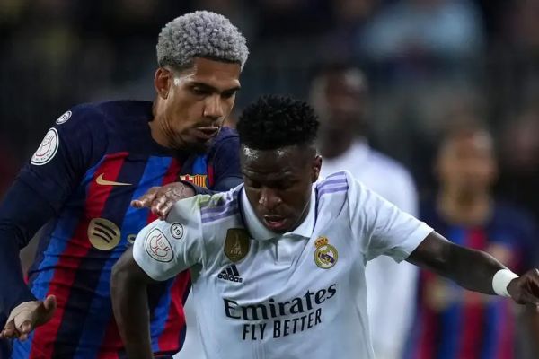 دلیل درگیری مدافع بارسلونا با وینیسیوس در الکلاسیکو چه بود