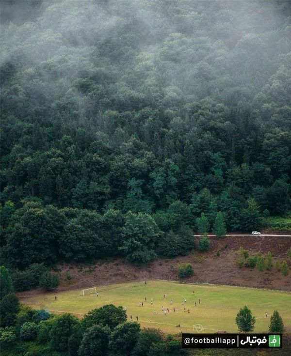  نمایی زیبا از زمین فوتبال روستای امره در مازندران