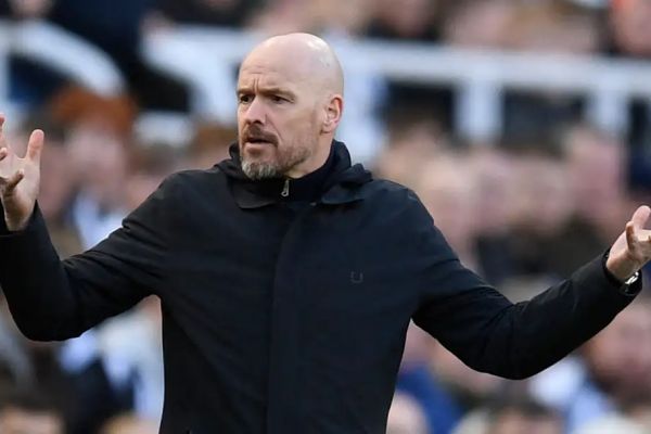 توضیحات تن هاگ درباره تعویضهای عجیبش در دیدار با سویا