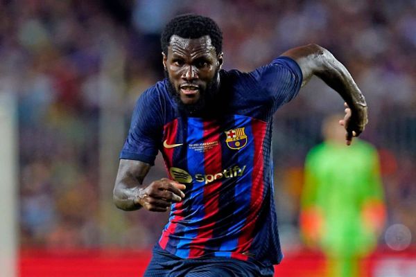 بارسلونا به دنبال درآمدزایی از فروش هافبک محبوب ژاوی