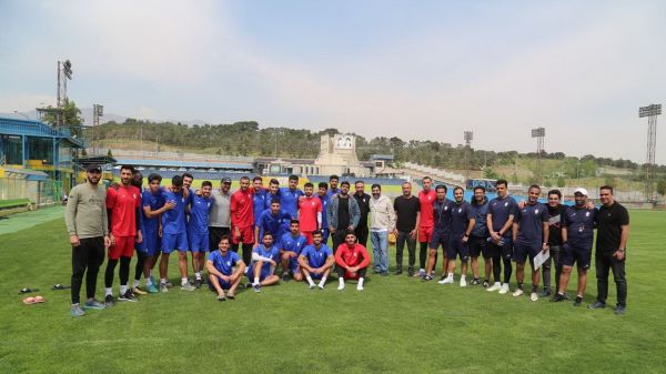  سوپراستار سینمای ایران تماشاگر تمرین خودروسازان  عکس