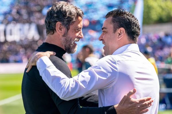  کنایه سرمربی ختافه به ژاوی  ضد آفتاب بزن