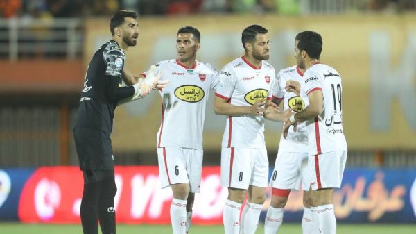 گلمحمدی برای دربی به مدافعانش دست نمیزند