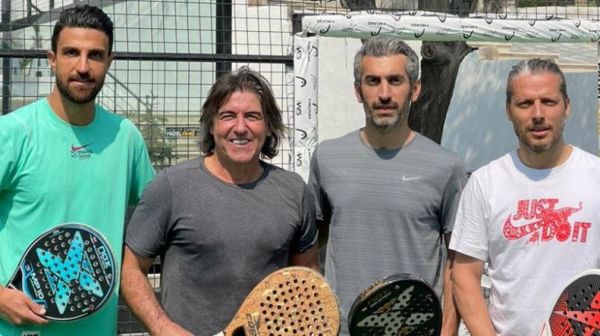  امین منوچهری پس از پدل با سرمربی استقلال  ساپینتو چهار – پنج راکت را شکست