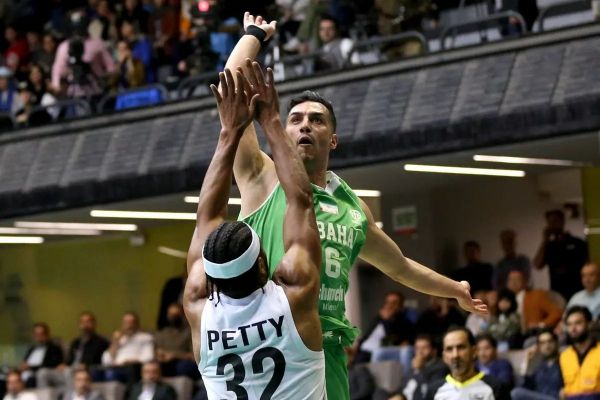  بسکتبال غرب‌آسیا  پیروزی شهرداری گرگان مقابل ذوب آهن در بازی اول نیمه نهایی