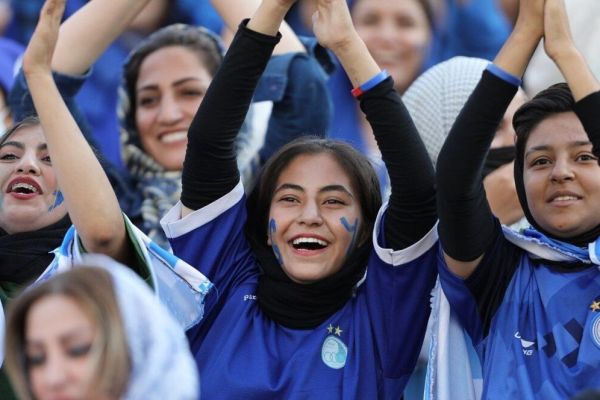 استقلالیها به سختی از بین دخترها وارد کمپ حجازی شدند