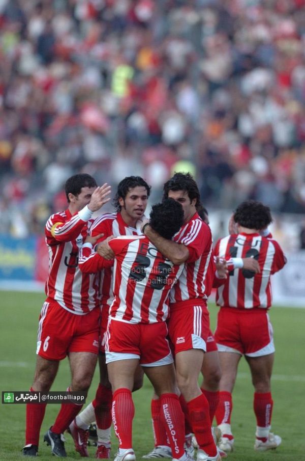  نوستالژی فوتبالی   شادی بازیکنان پرسپولیس  شیث رضایی، نیکبخت واحدی، زنده یاد مهرداد اولادی و کریم باقری  بعد از گل مهرداد اولادی به استقلال در دربی رفت فصل۸۶-۸۵