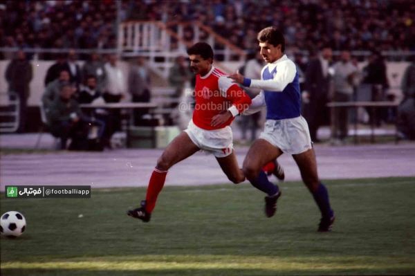  نوستالژی  کورس رضاعابدیان و رضاحسن زاده در نمایی از بازی استقلال پرسپولیس در جام باشگاههای تهران در سال ۶۸