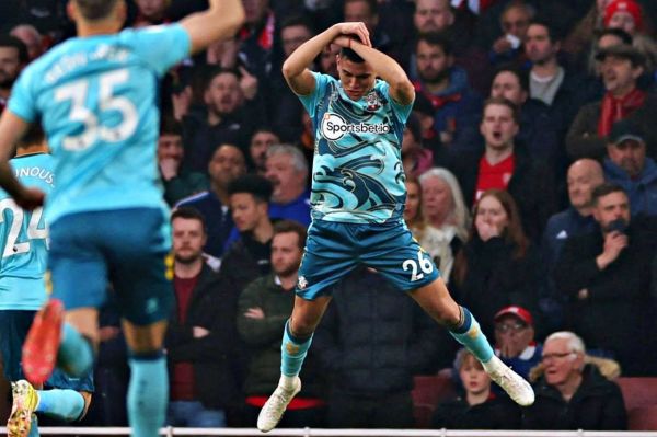 خوشحالی ستاره آرژانتینی ساوتهمپتون به سبک رونالدو عکس