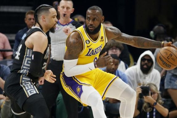 پلی آف NBA قدرتنمایی پادشاه در روز جارو شدن نتس