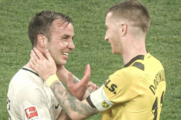 عکس؛ خوش و بش ماریو گوتزه و مارکو رویس؛ دو دوست قدیمی دورتموندی