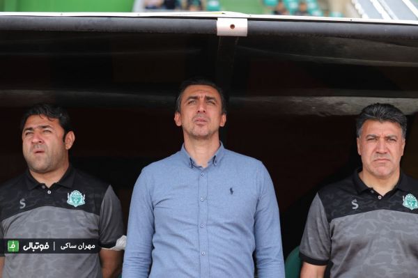 رحمتی بازیکن حریف با دو پا به سینه دروازهبان ما کوبید