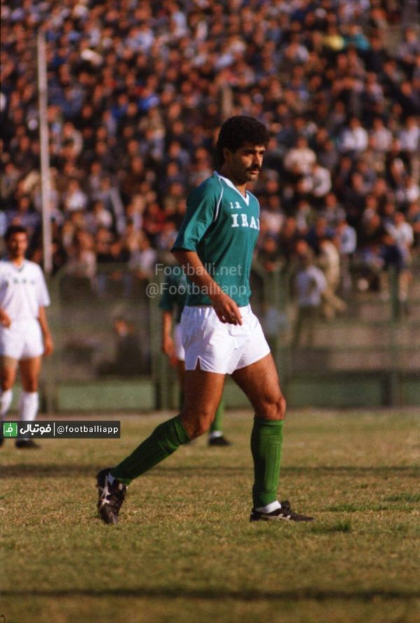  زنده یاد سیروس قایقران در بازی درون تیمی تیم ملی در سال ۶۸