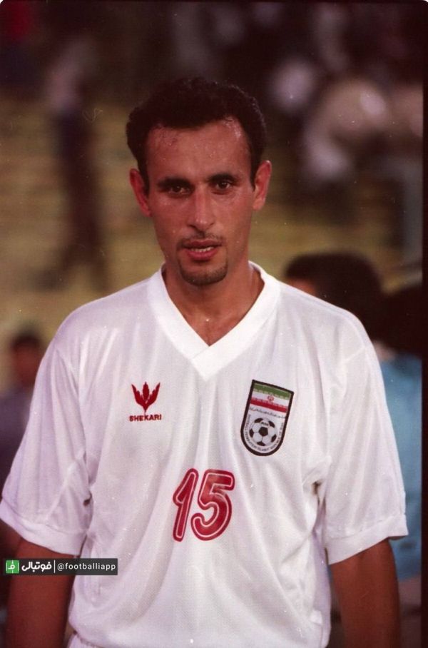  نوستالژی فوتبالی  یحیی گل‌محمدی سرمربی فعلی پرسپولیس با پیراهن تیم ملی در سال ۱۳۸۰