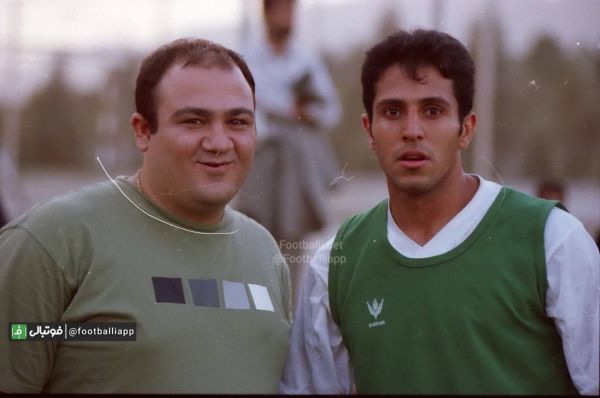  نوستالژی فوتبالی  حامد کاویانپور و مهران غفوریان در حاشیه تمرین تیم ملی در سال۱۳۸۰