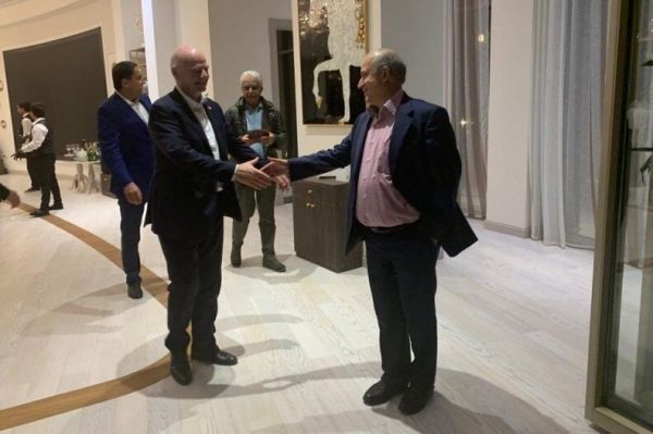 دیدار غیررسمی تاج با اینفانتینو و شیخ سلمان عکس