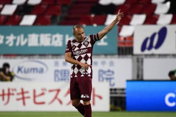 بارسلونا به مصاف اینیستا و تیمش میرود