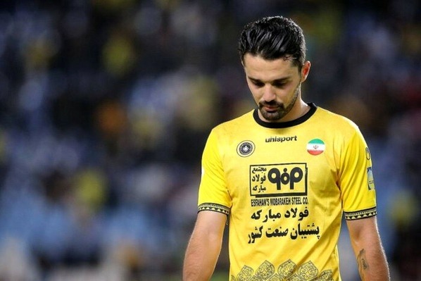  نورافکن  این فوتبال حرفه‌ای نیست