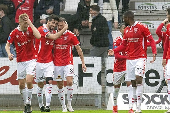 صعود زودهنگام تیم عزتاللهی به لیگ برتر دانمارک