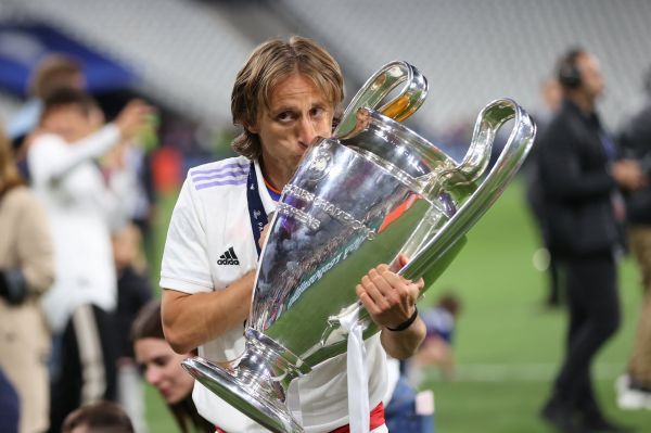 مودریچ یک فصل دیگر در رئال مادرید میماند