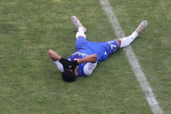 مهاجم استقلال چگونه در تیمش ماندنی میشود تخفیف بدهید تا مشتری شویم